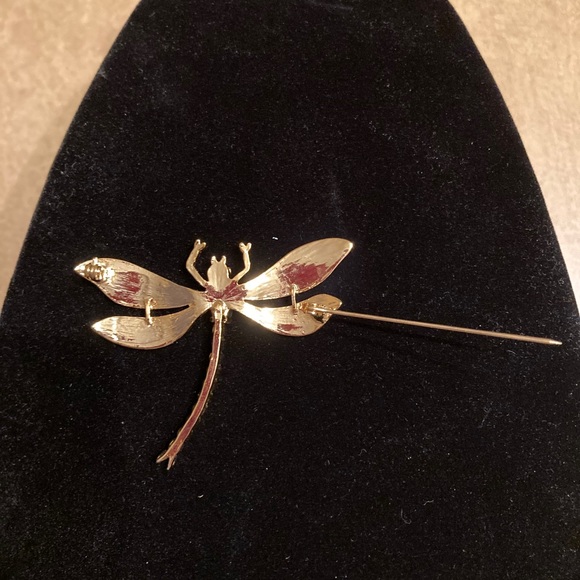 Dragonfly brooch with jade gemstone. - Picture 2 of 3